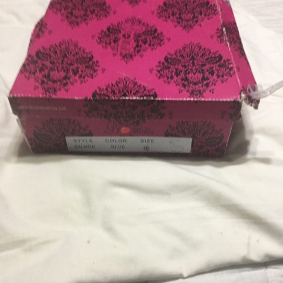 Shoes - Picture 5 of 6